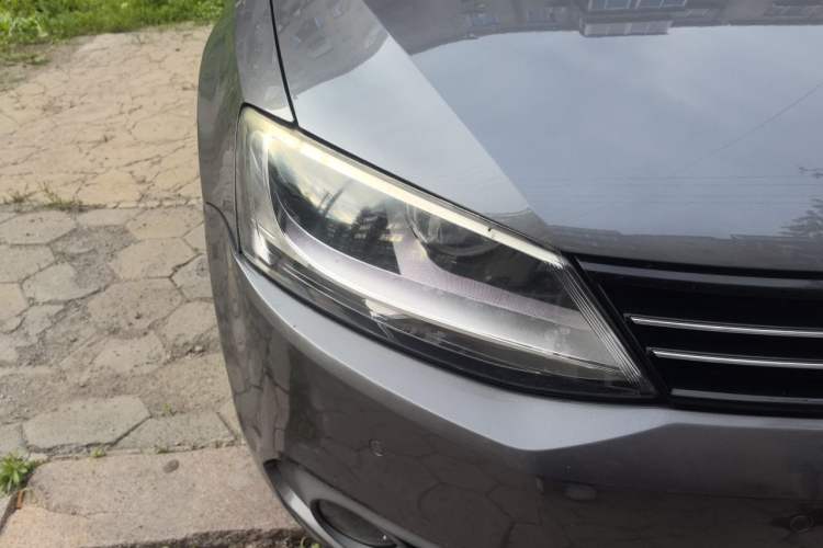 Used Volkswagen Sagitar 2012 1.4TSI Automatic Flagship Edition Right Front Headlight