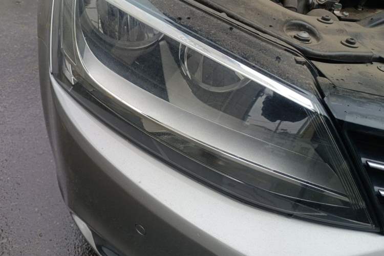 Used Volkswagen Sagitar 2012 1.4TSI Manual Luxury Model Right Front Headlight