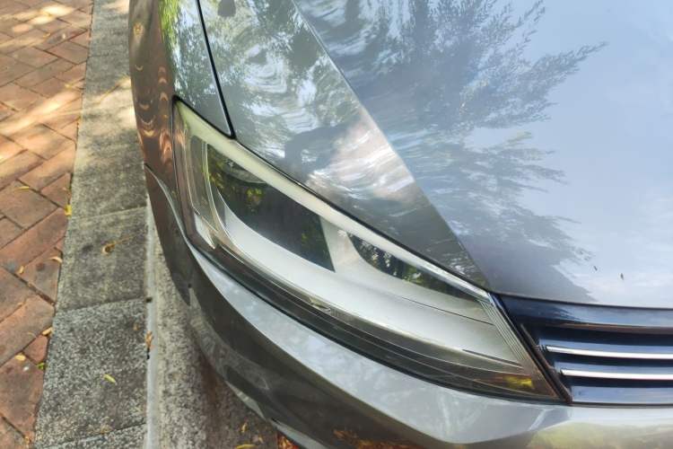 Used Volkswagen Sagitar 2012 1.4TSI Automatic Luxury Edition Right Front Headlight