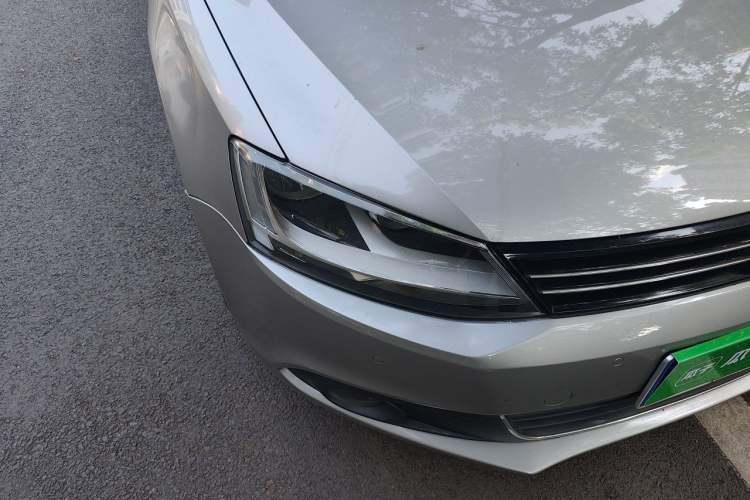 Used Volkswagen Sagitar 2012 1.4TSI Automatic Luxury Edition Right Front Headlight