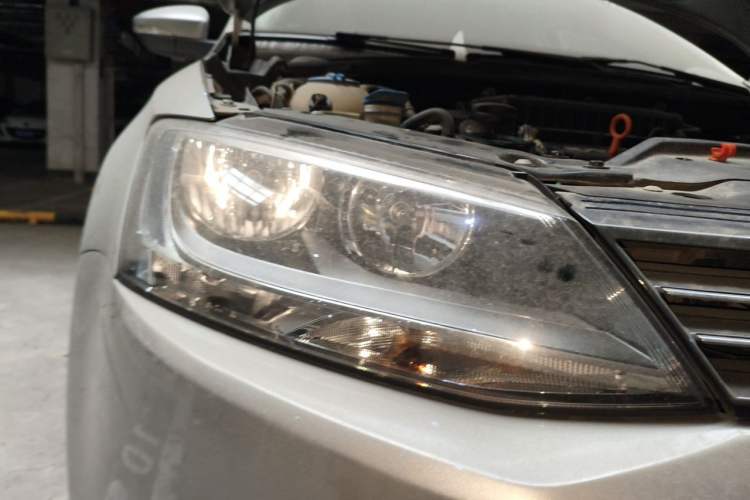 Used Volkswagen Sagitar 2012 1.6L Manual Comfort Model Right Front Headlight