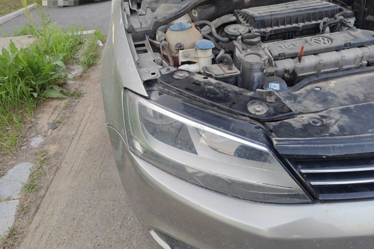 Used Volkswagen Sagitar 2012 1.6L Automatic Comfort Edition Right Front Headlight