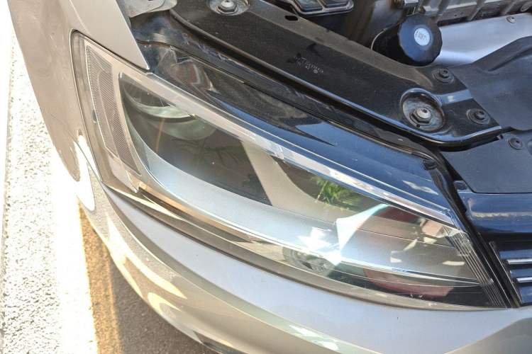 Used Volkswagen Sagitar 2012 1.6L Automatic Comfort Edition Right Front Headlight