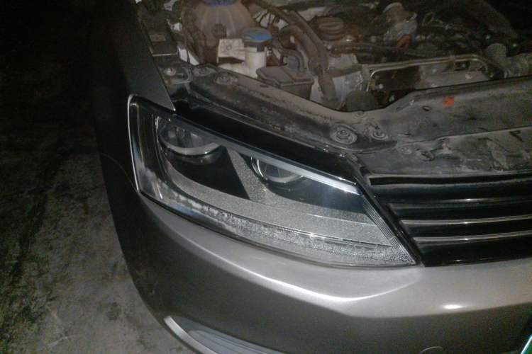 Used Volkswagen Sagitar 2012 1.4TSI Automatic Fashion Edition Right Front Headlight