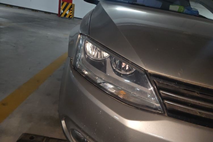 Used Volkswagen Sagitar 2012 1.6L Automatic Comfort Edition Right Front Headlight