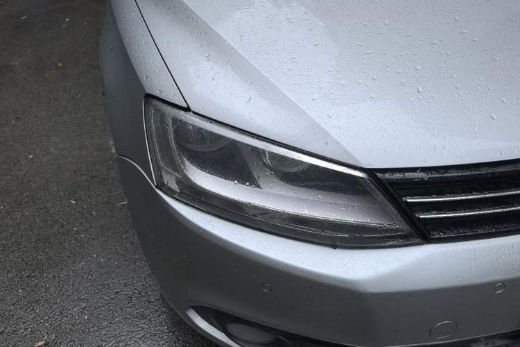 Used Volkswagen Sagitar 2012 1.4TSI Automatic Luxury Edition Right Front Headlight