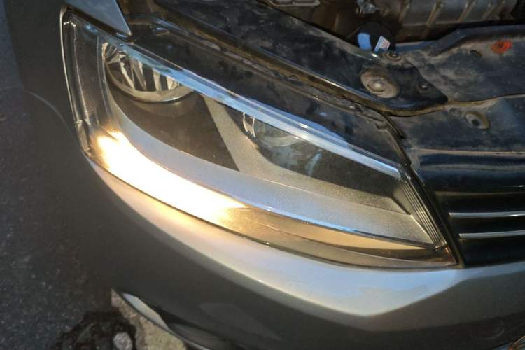 Used Volkswagen Sagitar 2012 1.6L Automatic Comfort Edition Right Front Headlight