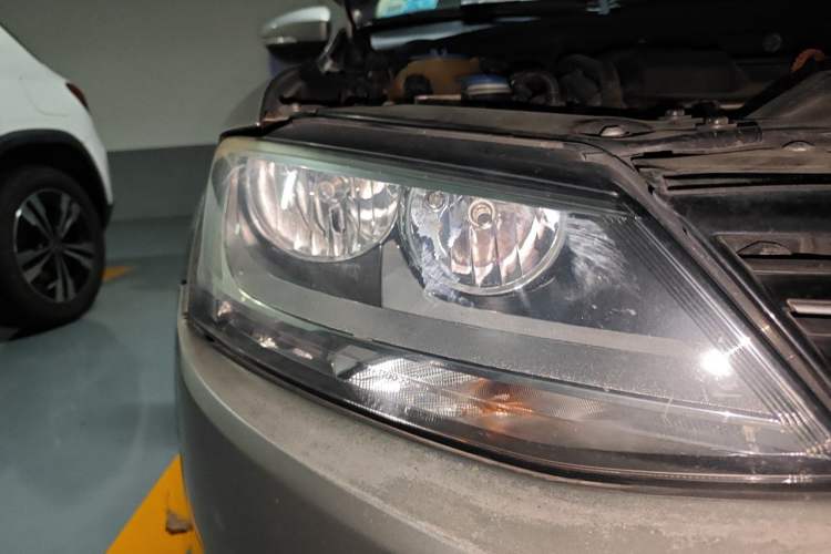 Used Volkswagen Sagitar 2012 1.4TSI Automatic Luxury Edition Right Front Headlight