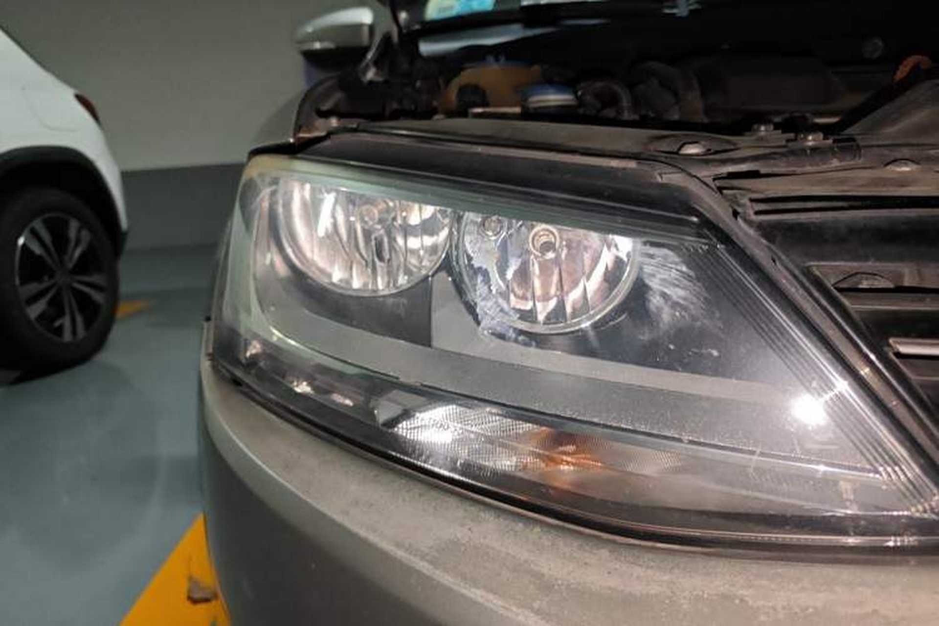 Used Volkswagen Sagitar 2012 1.4TSI Automatic Luxury Edition Right Front Headlight
