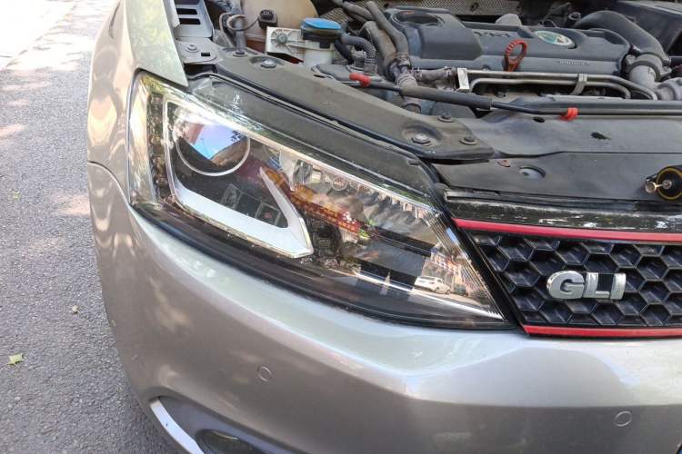 Used Volkswagen Sagitar 2012 1.4TSI Automatic Luxury Edition Right Front Headlight