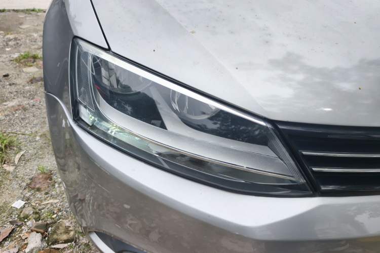Used Volkswagen Sagitar 2012 1.6L Automatic Comfort Edition Right Front Headlight