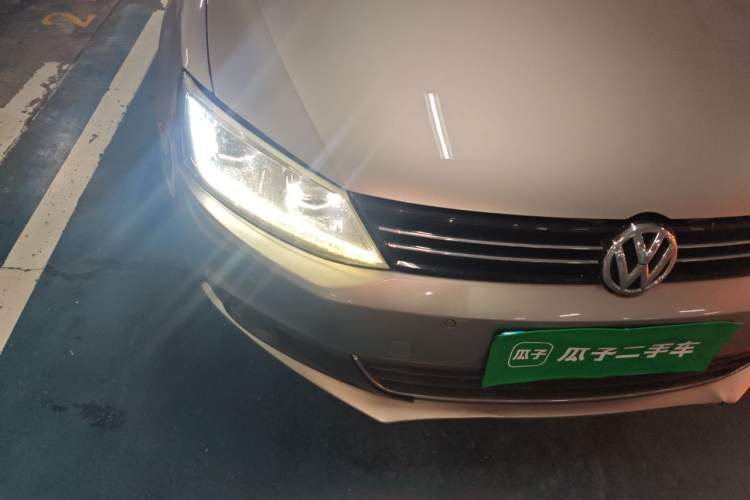 Used Volkswagen Sagitar 2012 1.4TSI Automatic Fashion Edition Right Front Headlight