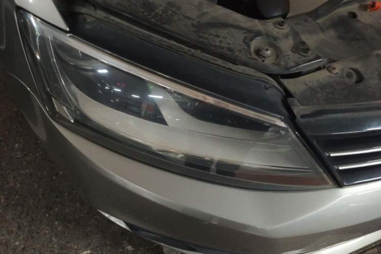 Used Volkswagen Sagitar 2012 1.6L Automatic Comfort Edition Right Front Headlight