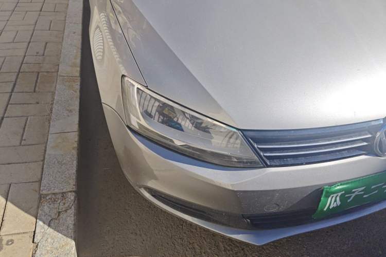 Used Volkswagen Sagitar 2012 1.6L Automatic Fashion Edition Right Front Headlight