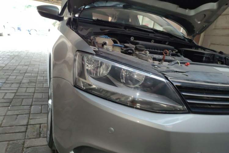 Used Volkswagen Sagitar 2012 1.6L Automatic Comfort Edition Right Front Headlight