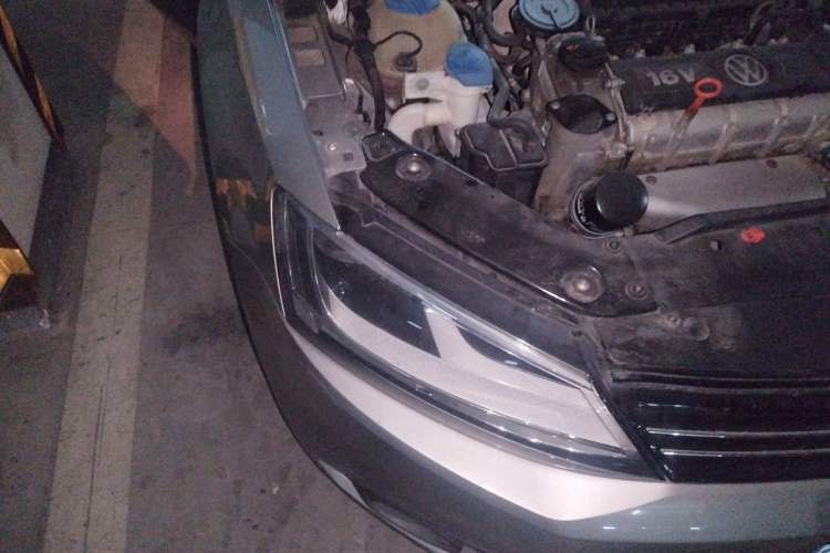 Used Volkswagen Sagitar 2012 1.6L Automatic Comfort Edition Right Front Headlight