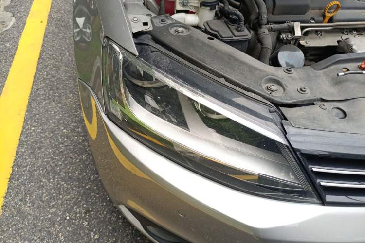 Used Volkswagen Sagitar 2012 1.4TSI Automatic Luxury Edition Right Front Headlight