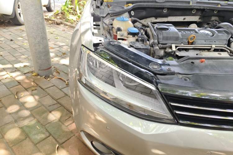 Used Volkswagen Sagitar 2012 1.4TSI Automatic Luxury Edition Right Front Headlight