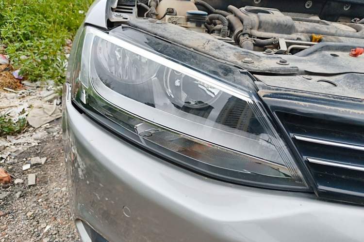 Used Volkswagen Sagitar 2012 1.4TSI Automatic Luxury Edition Right Front Headlight