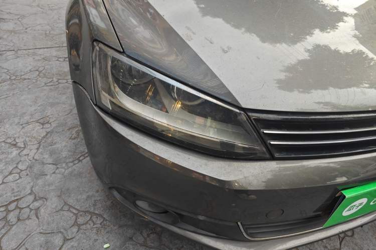 Used Volkswagen Sagitar 2012 1.6L Automatic Comfort Edition Right Front Headlight