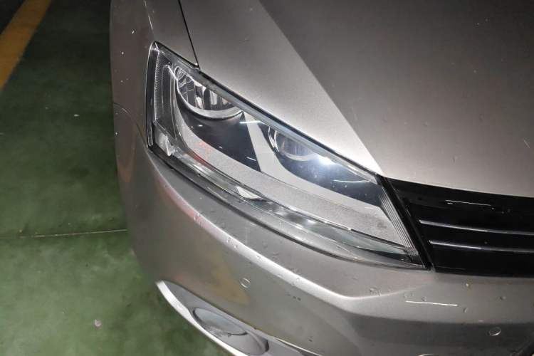 Used Volkswagen Sagitar 2012 1.4TSI Automatic Luxury Edition Right Front Headlight