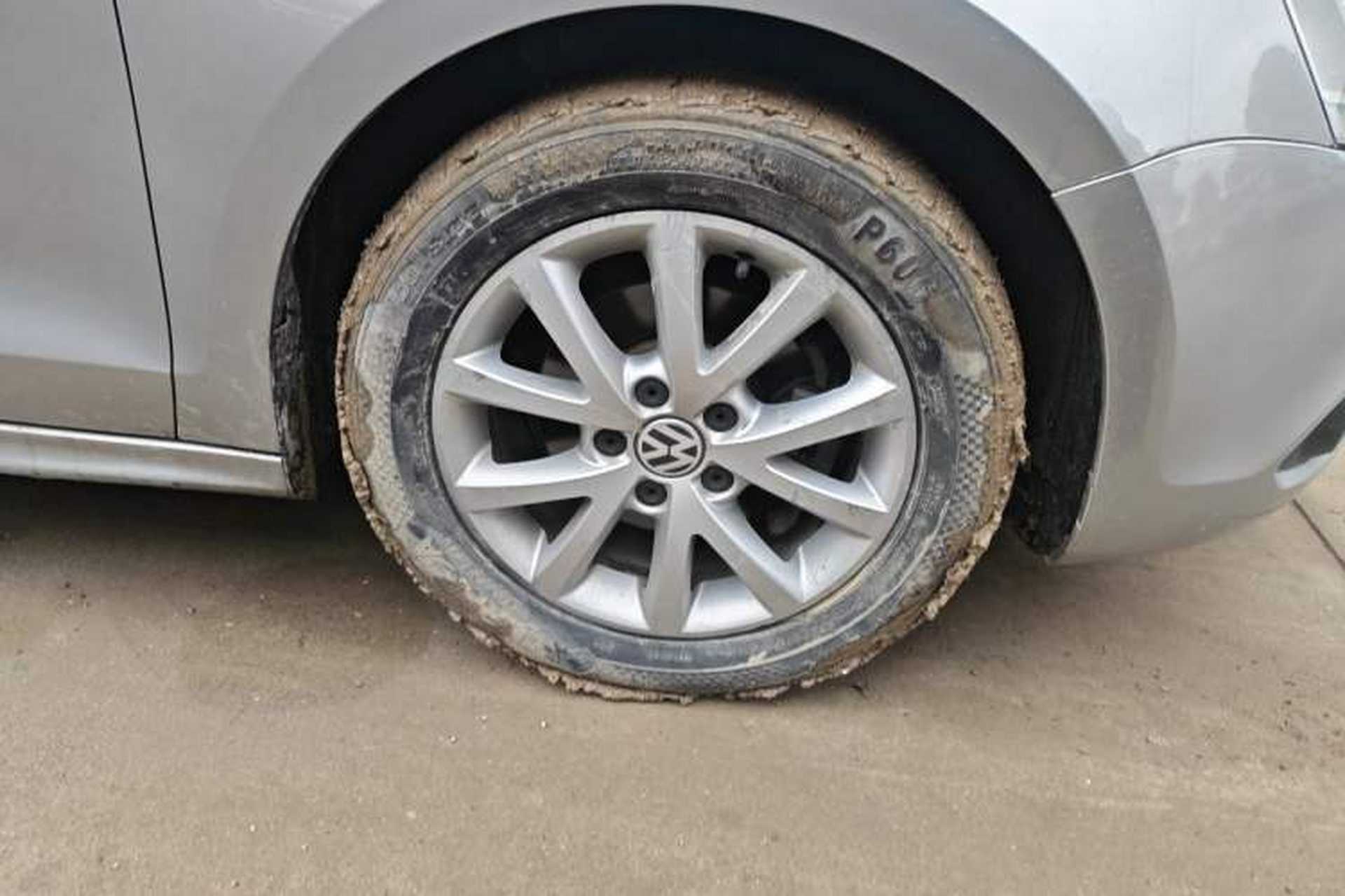 Used Volkswagen Sagitar 2012 1.6L Automatic Comfort Edition Right Front Wheel Hub