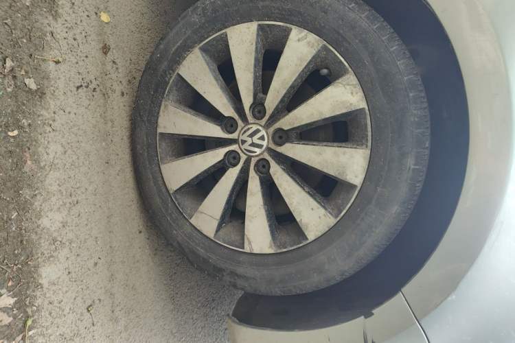 Used Volkswagen Sagitar 2012 1.4TSI Automatic Flagship Edition Right Front Wheel Hub