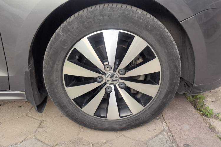 Used Volkswagen Sagitar 2012 1.4TSI Automatic Flagship Edition Right Front Wheel Hub