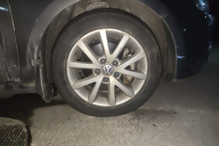 Used Volkswagen Sagitar 2012 1.4TSI Automatic Luxury Edition Right Front Wheel Hub