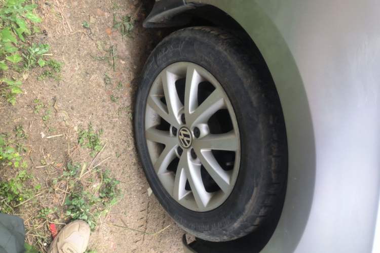 Used Volkswagen Sagitar 2012 1.6L Manual Comfort Model Right Front Wheel Hub
