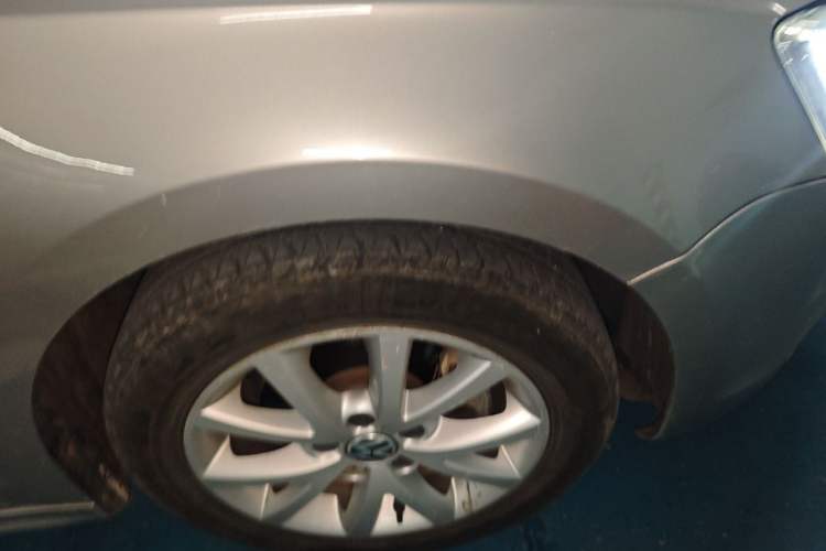 Used Volkswagen Sagitar 2012 1.4TSI Automatic Fashion Edition Right Front Wheel Hub