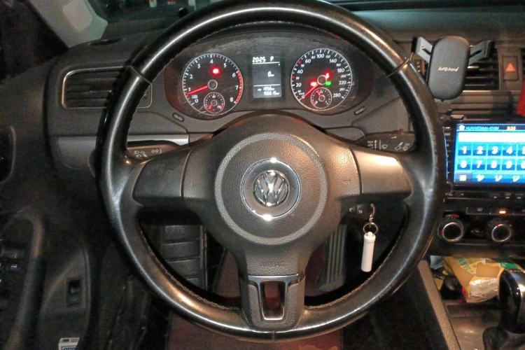 Used Volkswagen Sagitar 2012 1.4TSI Automatic Fashion Edition Steering Wheel