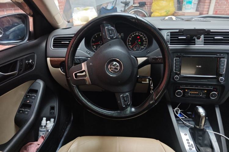 Used Volkswagen Sagitar 2012 1.8TSI Automatic Flagship Edition Steering Wheel