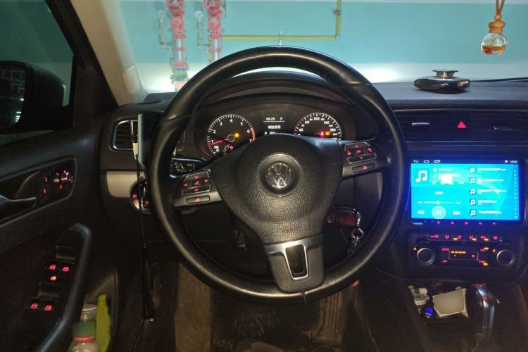 Used Volkswagen Sagitar 2012 1.4TSI Automatic Luxury Edition Steering Wheel