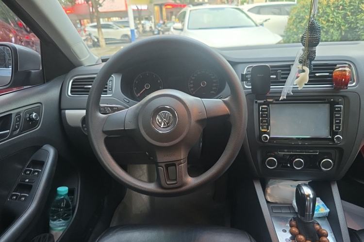 Used Volkswagen Sagitar 2012 1.6L Automatic Comfort Edition Steering Wheel