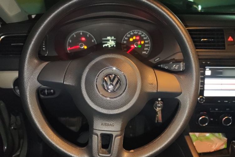 Used Volkswagen Sagitar 2012 1.6L Automatic Comfort Edition Steering Wheel
