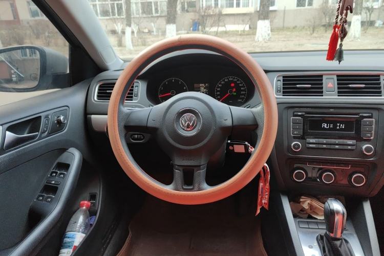 Used Volkswagen Sagitar 2012 1.6L Automatic Comfort Edition Steering Wheel