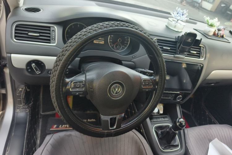 Used Volkswagen Sagitar 2012 1.4TSI Manual Luxury Model Steering Wheel