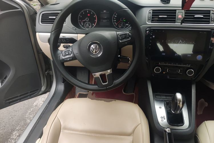 Used Volkswagen Sagitar 2012 1.4TSI Automatic Luxury Edition Steering Wheel