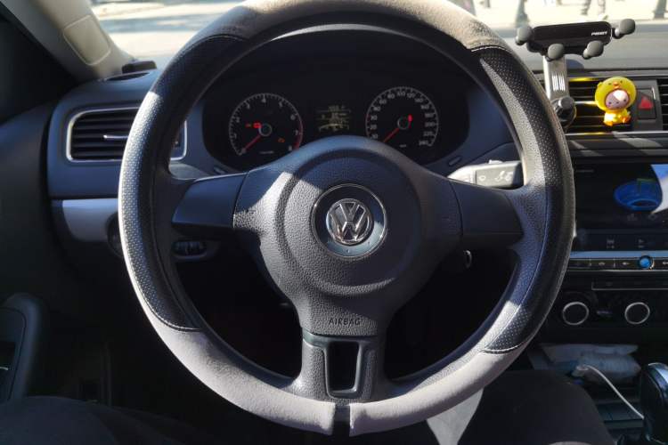 Used Volkswagen Sagitar 2012 1.6L Automatic Comfort Edition Steering Wheel