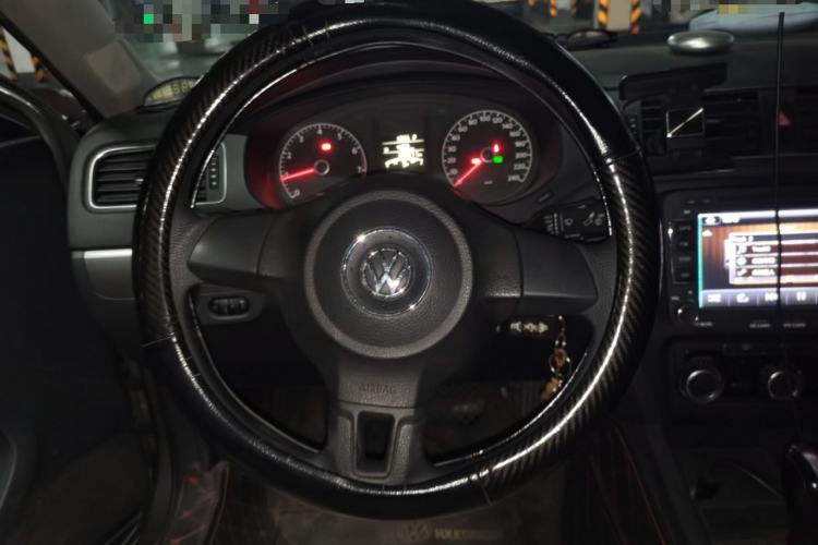 Used Volkswagen Sagitar 2012 1.6L Automatic Fashion Edition Steering Wheel