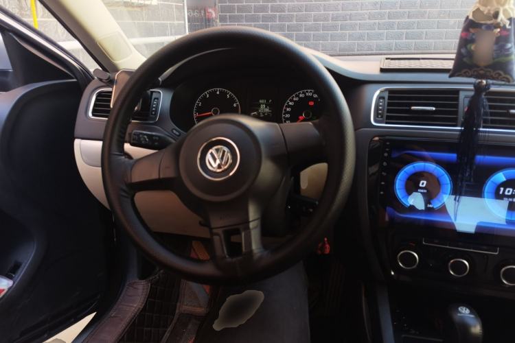 Used Volkswagen Sagitar 2012 1.6L Automatic Comfort Edition Steering Wheel