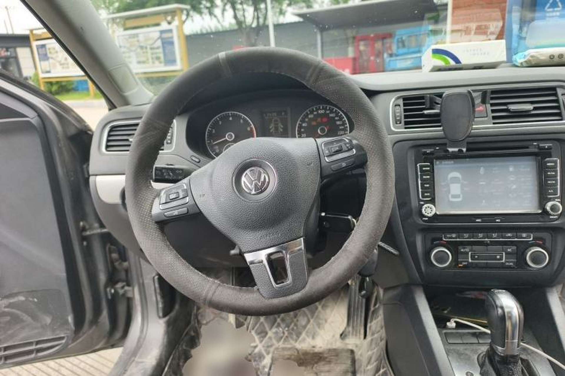 Used Volkswagen Sagitar 2012 1.4TSI Automatic Luxury Edition Steering Wheel