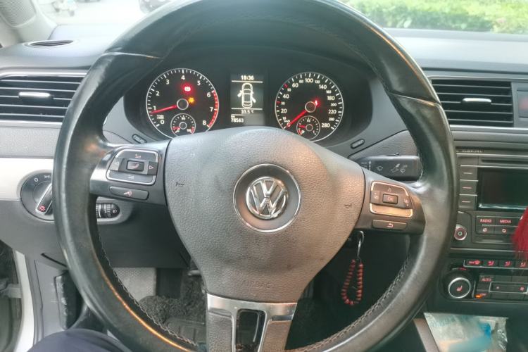 Used Volkswagen Sagitar 2012 1.4TSI Manual Luxury Model Steering Wheel
