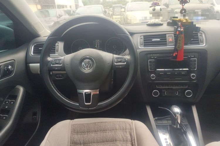 Used Volkswagen Sagitar 2012 1.4TSI Automatic Luxury Edition Steering Wheel