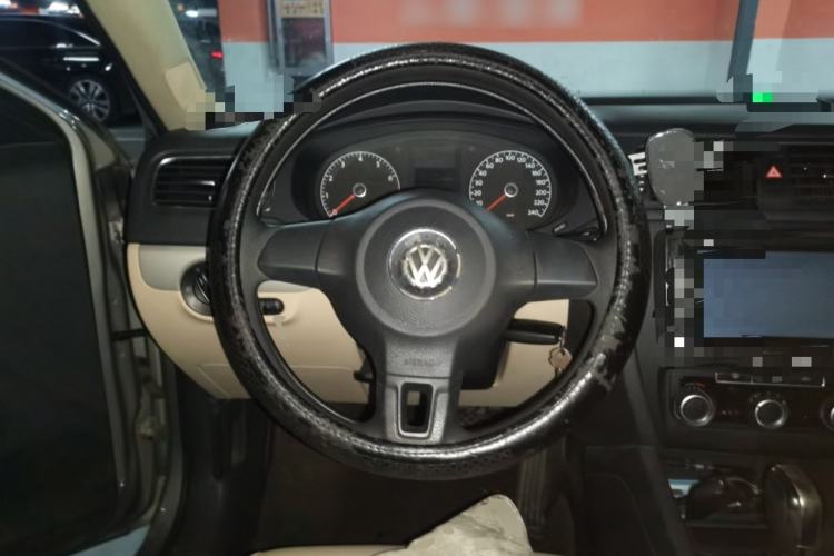 Used Volkswagen Sagitar 2012 1.6L Automatic Comfort Edition Steering Wheel