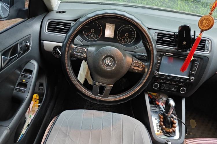 Used Volkswagen Sagitar 2012 1.4TSI Automatic Luxury Edition Steering Wheel