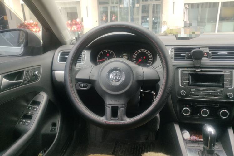 Used Volkswagen Sagitar 2012 1.6L Automatic Fashion Edition Steering Wheel