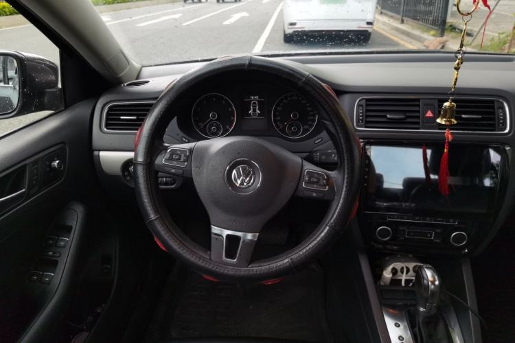 Used Volkswagen Sagitar 2012 1.4TSI Automatic Luxury Edition Steering Wheel