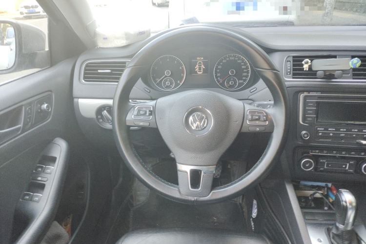 Used Volkswagen Sagitar 2012 1.4TSI Automatic Luxury Edition Steering Wheel